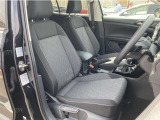 マイクロフリース素材を使用したスポーツコンフォートシート。欧州車らしく硬めのシートが体を程よくつつみこみ、長距離でも快適に運転できます。