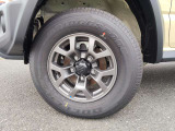 新車時のタイヤなので溝ももちろん有ります♪