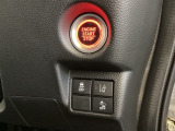 Hondaセンシング用の、VSA(ABS+TCS+横滑り抑制)解除とレーンキープアシストシステムのメインスイッチなどはハンドルの右側に装備しています。