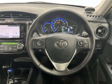 3本スポークステアリング!ステアリングスイッチ付!音量調整やメーター内インフォメーションの操作などができます!