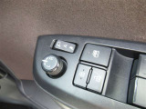 駐車時や狭い道でのすれ違い時に気を使うミラー。電動格納式ドアミラーはそんな時に便利です。