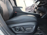 パワーシート搭載。微妙な調整が手軽にでき、ピッタリなポジションで運転することが可能です。