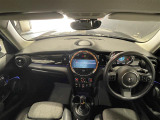 ◆LIBERALAは、輸入車選びの新たなスタイルを提案するインポート・セレクト・ブランドです。オーナー様となる方がクルマから直接感じる感性を第一にした、最良の一台との出会いをコーディネートいたします。