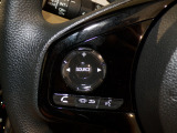 【ステアリングリモコン】ステアリングにオーディオ調節可能なスイッチが装備されていますので運転中でも視線をそらさずにオーディオの調節が可能です!