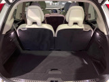 普段のお買い物や通勤、送迎等に十分な荷室スペースを確保しております。サードシートを倒すと、大きな荷物の積載も可能です。