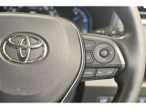 ステアリングスイッチ付き。前方から目を離すことなく操作することが可能です。