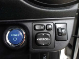運転席から左右のドアミラーの開閉が可能です♪駐車場でのドアミラーの折り畳みが簡単です♪