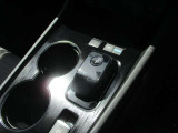 電子制御シフトになっていて、スマートにシフト操作できます。