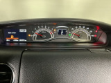 メーターの横に液晶カラーディスプレーを装備。航続可能距離等の情報やHonda SENSINGの注意・警告を表示します!