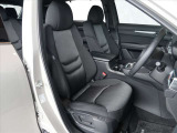 運転席は、10Wayの電動シート仕様になっており、ドライバーの体格に合わせたドライビングポジションを設定可能です。また、頻繁に使うポジションは、メモリー機能で記憶させることが可能です★☆★☆