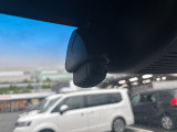 万が一の状況を映像と音声で記録する純正ドライブレコーダー搭載!!