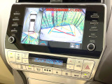 【パノラミックビューモニター】専用のカメラにより、上から見下ろしたような視点で360度クルマの周囲を確認することができます☆死角部分も確認しやすく、狭い場所での切り返しや駐車もスムーズに行えます。