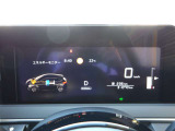 これは発電機からバッテリ-に充電してる状態です