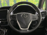 【純正革巻きステアリング】上質な革を使用することで、手にしっかり馴染みとても運転しやすいハンドルです♪