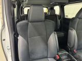 高いホールド性で運転姿勢が安定します。長距離ドライブでも疲れにくいのが魅力です。