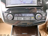 快適オートエアコン付♪設定温度をキープし車内を快適な温度に保ちます♪