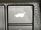 【パワーバックドア】スマートキーや運転席のボタンを押すだけでリアゲートが自動で開閉します!荷物を持っている時や、高い位置にあるバックドアを閉める際に便利な機能です♪
