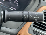 【オートライト(AUTO)】外の明るさをシステムが感知して、自動でヘッドライトが点灯します。ヘッドライトをつけ忘れを防ぐ便利機能です。