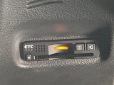 【ETC】有料道路を利用する際に料金所で停止することなく通過できる、ETC車載器(ノンストップ自動料金収受システム機器)が装備されています。セットアップを行うことで利用可能になります。