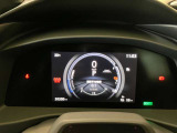 視認性よく綺麗な発色のメーターです。レクサスでは、コクピットに座っている様なイメージでドライバーの心を高揚させます。