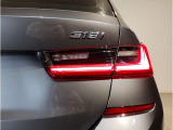 BMWの伝統の丸目4灯ヘッドライトでございます。LEDライトで視認性もよく明るく安全性の向上につながります。
