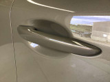 キーをポケットに入れたままでもドアのロック&アンロックができ、雨の日や、荷物の多い日に大活躍!