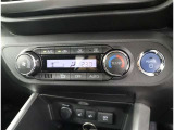 ☆オートエアコンです♪一度お好みの温度に設定すれば、車内の温度を検知し風量や温度を自動で調整してくれる優れもの!暑い&hellip;寒い&hellip;と何度もスイッチ操作をする必要はありませんね♪