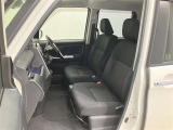 高いホールド性で運転姿勢が安定します。長距離ドライブでも疲れにくいのが魅力です。快適なドライビングライフをお送りください♪