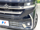 【LEDヘッドライト】悪天候や夜間走行時も良好な視界を確保し安心して運転できる高輝度LEDヘッドライトを装備!点灯速度が早く、消費電力も抑えられています。