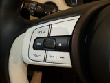 【ステアリングリモコン】ステアリングにオーディオ調節可能なスイッチが装備されていますので運転中でも視線をそらさずにオーディオの調節が可能です!