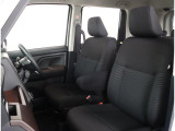 長時間の運転も疲れにくいフロントシート!体をしっかり支えてくれて運転がしやすい形状です!