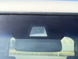 【ホンダセンシング】走行中に前方の車両等を認識し、衝突しそうな時は警報とブレーキで衝突回避と被害軽減をアシスト。より安全にドライブをお楽しみいただけます。