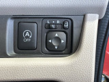 狭い駐車場で便利な電動格納ドアミラーが付いています。