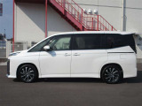 車両の乗降りがしやすい低いステップなので、お子様も安心して乗り込めます。アシストグリップも持ちやすい位置に!