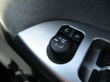 駐車時や狭い道でのすれ違い時に気を使うミラー。電動格納式ドアミラーはそんな時に便利です。