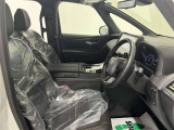 前席は見晴らしがよく、運転しやすい室内になっております!