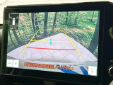 【バックカメラ】駐車時に後方がリアルタイム映像で確認できます。大型商業施設や立体駐車場での駐車時や、夜間のバック時に大活躍!運転スキルに関わらず、今や必須となった装備のひとつです!
