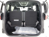 開口部の広いラゲージスペースは、ゴルフバックなどの荷物もラクラク積み込めます。