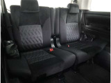 『サードシート』を跳ね上げるとたくさんの荷物載せれます!使い出すとなかなかいい装備ですよ♪