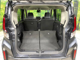 普段のお買い物や通勤、送迎等に十分な荷室スペースを確保しております。セカンドシートを倒すと、大きな荷物の積載も可能です♪