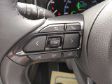 ステアリングリモコン付き。運転中のオーディオ操作が可能なので視線をナビに移したり、ハンドルから手を離さないので危険がなくなり安全です!
