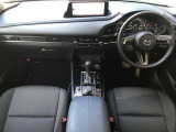 現在のMAZDA車はインパネ配置が視線の動きが少なくなるように設計レイアウトされています☆ひとつひとつの部品からMAZDAの安全に対するこだわりを感じる事が出来ます☆