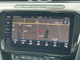 ●純正ナビ:一体感のあるナビは、高級感ある車内を演出してくれます。オーディオ機能も充実しておりますので、運転もより楽しめます♪