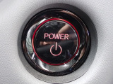 エンジンスタートスイッチです。スマートキーがバッグの中でもブレーキを踏んでエンジンをかけれます。