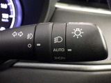 【オートライト】車外の明るさに応じて、自動的にライトの点灯・消灯をしてくれます。
