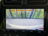 【バックカメラ】駐車時に後方がリアルタイム映像で確認できます。大型商業施設や立体駐車場での駐車時や、夜間のバック時に大活躍!運転スキルに関わらず、今や必須となった装備のひとつです!