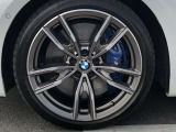 BMW純正19インチホイール。洗練されたデザインで、足元の個性を引き立てます。