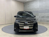 お車購入のポイントとなるフロントマスクです。上質で迫力あるデザインですね☆☆