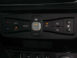 快適装備のオートエアコン装備しております。風向きや風量などを自動設定してくれるので、ドライブも快適です♪