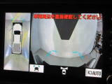 パノラミックビューモニター付きです。車両を上から見たような映像をディスプレイオーディオ画面に表示。運転席からの目視だけでは見にくい、車両周辺の状況をリアルタイムでしっかり確認できます。